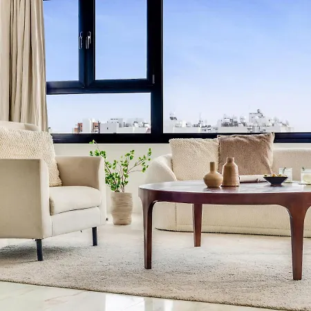 Sanders Coral Court Penthouse - Cute 3-bedroom With Balcony Apartment