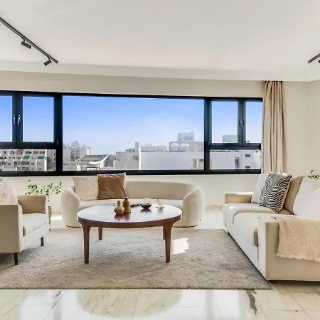 Sanders Coral Court Penthouse - Cute 3-bedroom With Balcony *