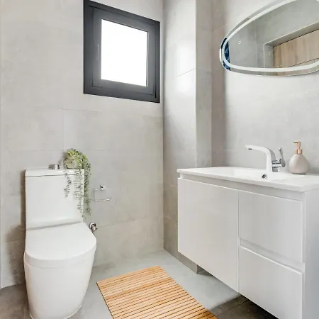 Sanders Coral Court Penthouse - Cute 3-bedroom With Balcony Apartment Limassol