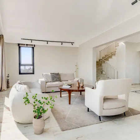 Apartment Sanders Coral Court Penthouse - Cute 3-bedroom With Balcony Limassol
